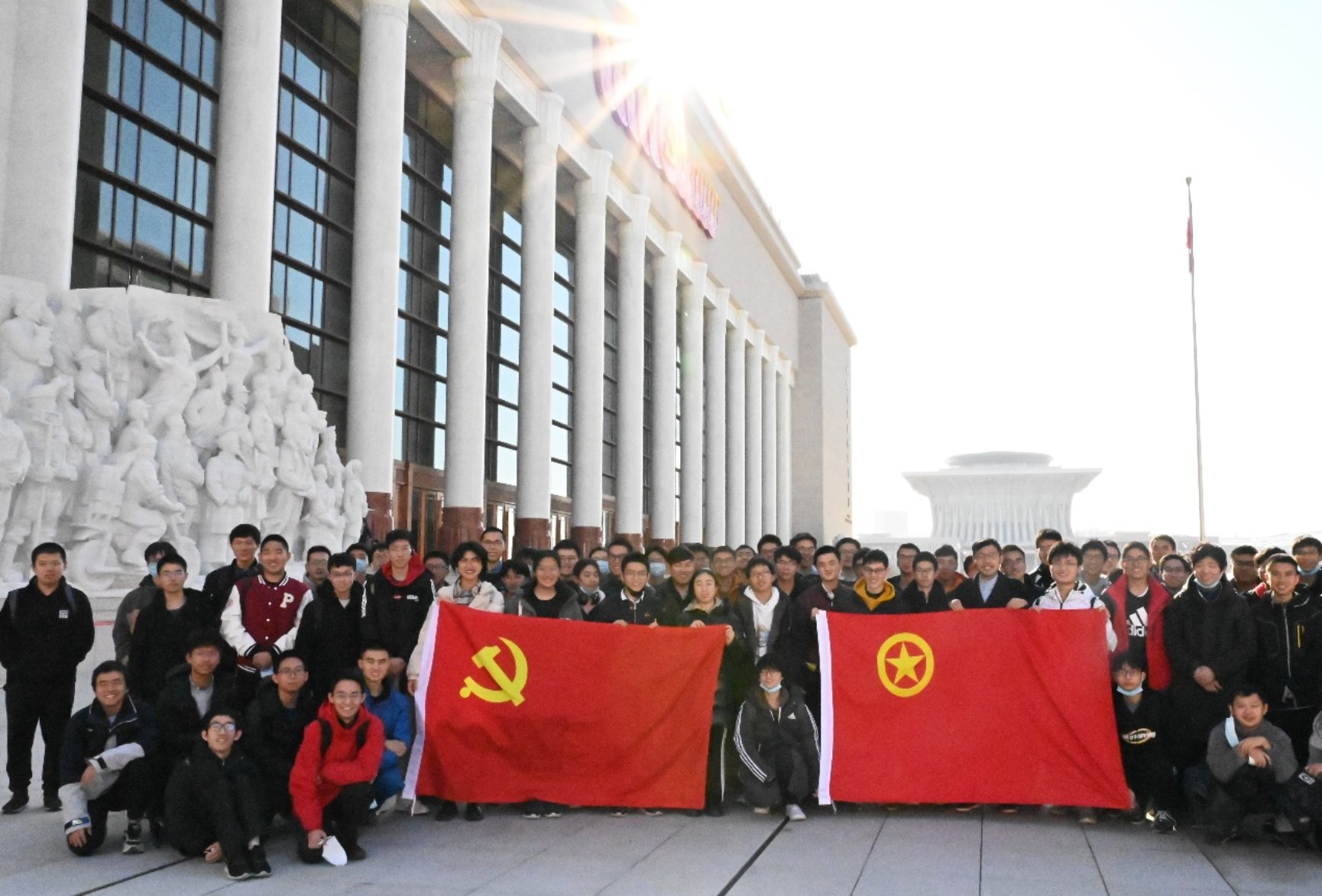 F:\Desktop\学工\学工周报\学工周报1209\郭姣裕+3003新葡官方网站2019级、2021级本科生赴党史展览馆举办“永远跟党走”学生主题党团日活动.JPG